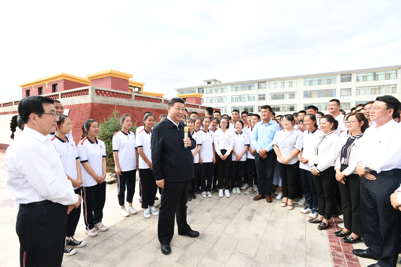 8月19日至22日，中共中央總書記、國家主席、中央軍委主席習近平在甘肅考察。這是20日下午，習近平在張掖市山丹培黎學校同師生親切交流。
