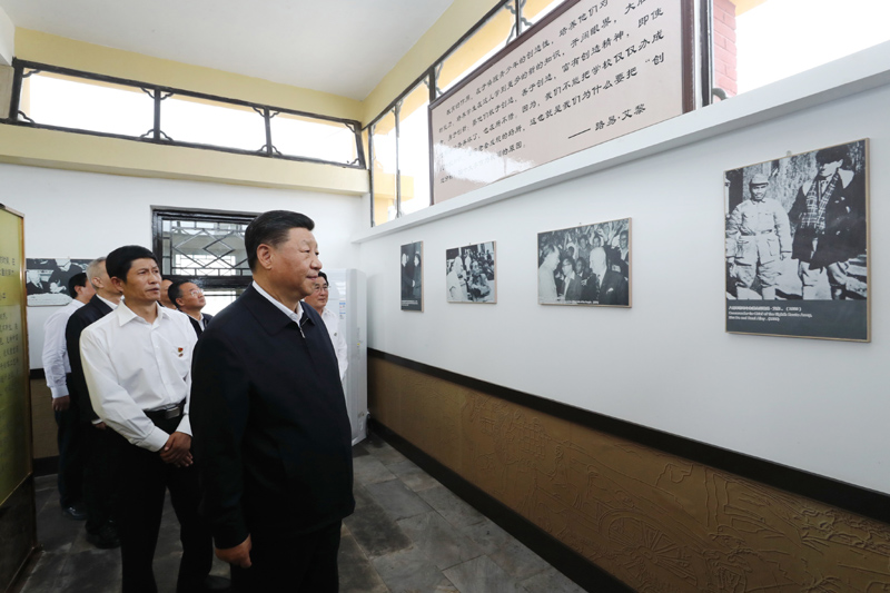 8月19日至22日，中共中央總書記、國家主席、中央軍委主席習近平在甘肅考察。這是20日下午，習近平在張掖市山丹培黎學校參觀學校創(chuàng)辦人路易·艾黎故居。
